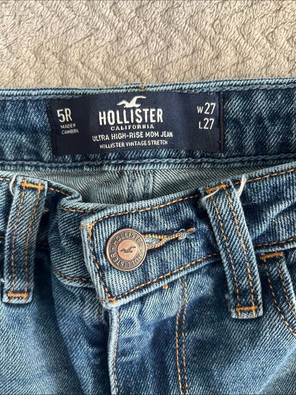 NWOT Hollister Ultra High Rise Mom Jeans Dark Wash Size 5R 27 Distressed